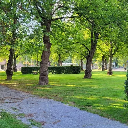 Peaceful And Beautiful Near Railwaystation And Centre