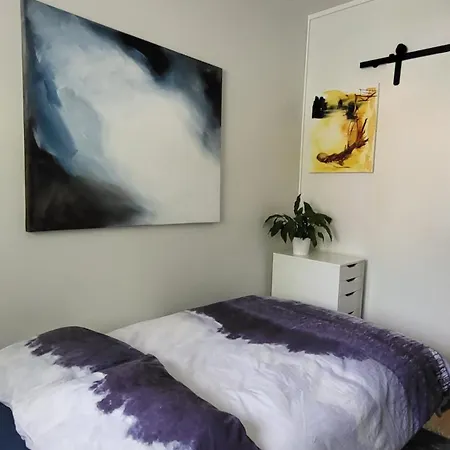 Peaceful And Beautiful Near Railwaystation And Centre Apartment *