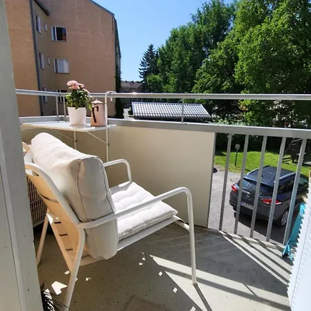 Peaceful And Beautiful Near Railwaystation And Centre Apartment *